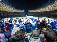 Das Ziel von Trainer Pal Dardai (M) und seiner Hertha: Das Pokal-Finale im heimischen Olympiastadion