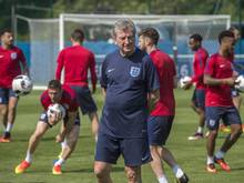 Englands Coach Roy Hodgson beim Training in Chantilly