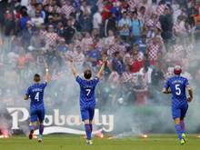 Kroatische Spieler versuchten mäßigend auf die randalierenden Fans einzuwirken