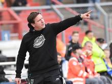 Der Hannoveraner Trainer Daniel Stendel mahnt mangelnden Respekt an