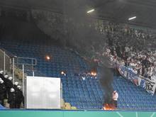 Anhänger von Hansa Rostock zündeten Stadionsitze an