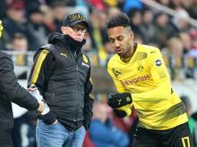 Peter Stöger (l.) glaubt an einen Verbleib von Pierre-Emerick Aubameyang