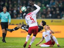 Konnte gegen Leipzig auch mit einem Fallrückzieher seine Torflaute nicht beenden: Lars Stindl