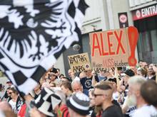 Die Eintracht-Fans fordern: "Alex Meier muss bleiben!"
