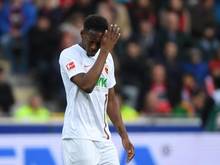 Reece Oxford vom FC Augsburg wurde nach einem groben Foulspiel für drei Spiele gesperrt