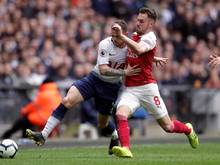 Tottenhams Kieran Trippier (l.) im Laufduell mit Arsenals Aaron Ramsey