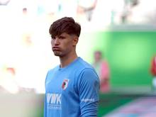 Der FC Augsburg will Torwart Gregor Kobel dauerhaft verpflichten