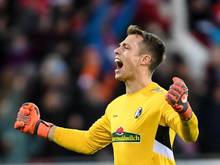 Alexander Schwolow steht noch beim SC Freiburg unter Vertrag