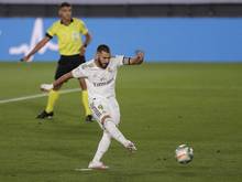 Karim Benzema von Real Madrid erzielt das Tor zum 1:0 gegen CD Alavés per Elfmeter