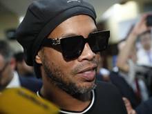 Hofft bald nach Brasilien heimkehren zu können: Ronaldinho beim Verlassen der Generalstaatsanwaltschaft in Asunción
