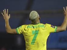 Richarlison feiert seinen Treffer für Brasilien
