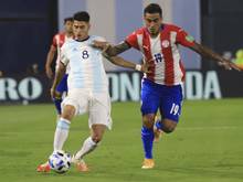 Verletzte sich in der WM-Quali gegen Paraguay schwer: Exequiel Palacios (l.)