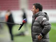 Der Mainzer Sportvorstand Christian Heidel feiert den Klassenerhalt