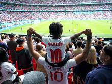 Im Wembley-Stadion wird vor vollen Rängen gespielt
