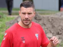 Lukas Podolski steht beim Saisonauftakt seines neuen Klubs nicht im Kader