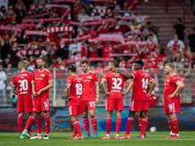Bei der Teamvorstellung vor dem Spiel gegen Athletic Bilbao waren die Rückkehrer Max Kruse und Cedric Teuchert noch Zuschauer