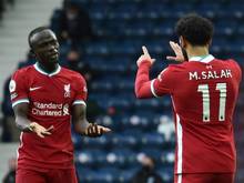 Treffen in der WM-Quali aufeinander: Die Liverpool-Stars Mo Salah (r) und Sadio Mané