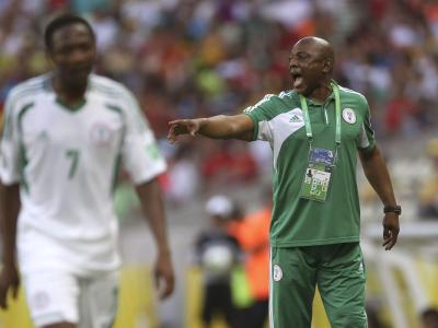 Nationaltrainer Stephen Keshi (r.) ist mit seinen Nigerianern  dicht dran am WM-Ticket