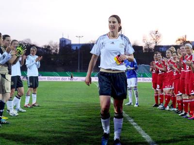 Die frühere Nationalspielerin Birgit Prinz soll vom DFB geehrt werden. Foto: Lars Baron