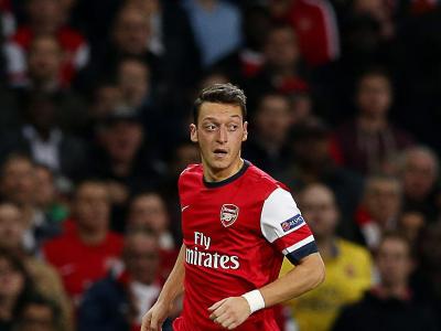 Das Team um Nationalspieler Mesut Özil führt zur Zeit die Premier League an