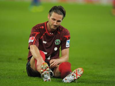 Hannovers Christian Schulz droht für das Derby gegen Braunschweig auszufallen Hannovers Christian Schulz droht für das Derby gegen Braunschweig auszufallen