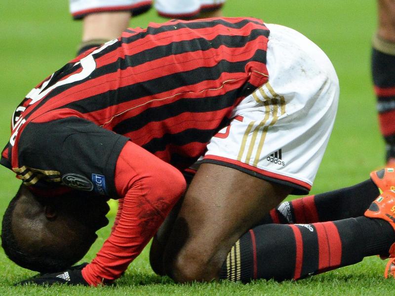 Milans Mario Balotelli fällt wegen einer Schulterverletzung vorläufig aus Milans Mario Balotelli fällt wegen einer Schulterverletzung vorläufig aus