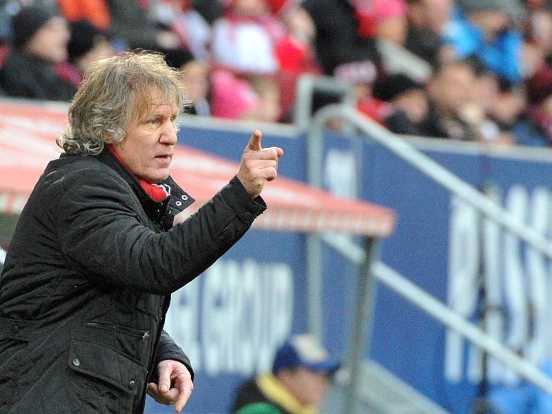 Trainer Gertjan Verbeek will mit dem FC Nürnberg gegen Braunschweig punkten Trainer Gertjan Verbeek will mit dem FC Nürnberg gegen Braunschweig punkten