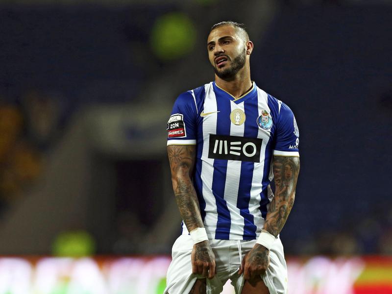 Quaresma vom FC Porto hadert mit einer vergebenen Torchance