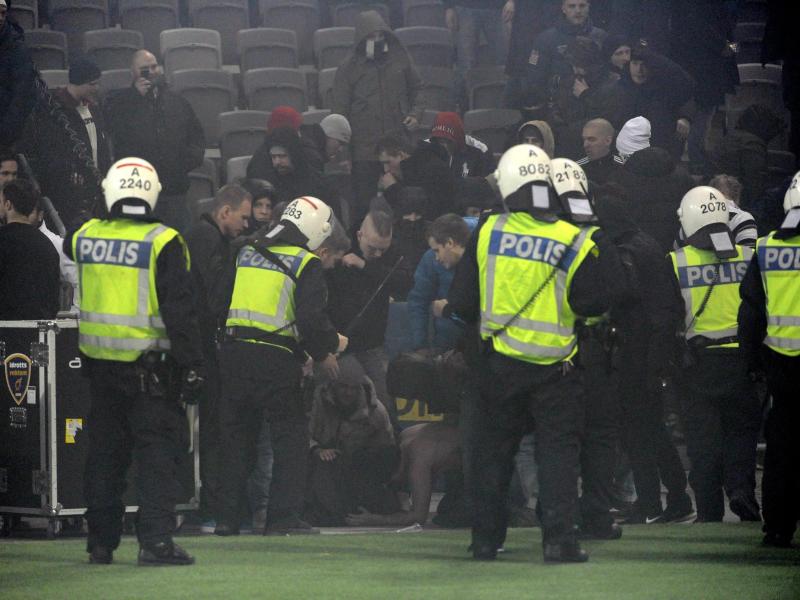 Die Polizei musste in Stockholm beim Testspiel mit Union Berlin massiv eingreifen