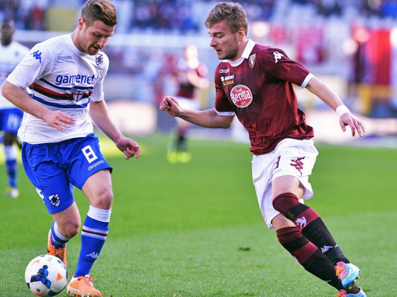 Shkodran Mustafi (l) behauptet den Ballbesitz gegen Turins Ciro Immobile Shkodran Mustafi (l) behauptet den Ballbesitz gegen Turins Ciro Immobile