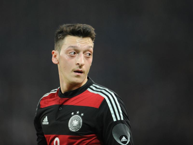 Mesut Özil spielte den entscheidenden Pass auf Mario Götze Mesut Özil spielte den entscheidenden Pass auf Mario Götze