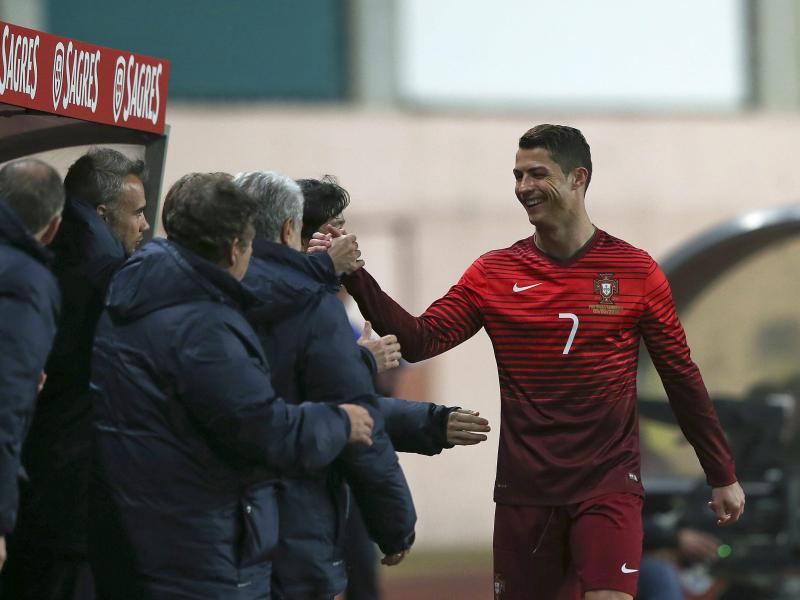 Cristiano Ronaldo erzielte seine Tore 48 und 49 für Portugal
