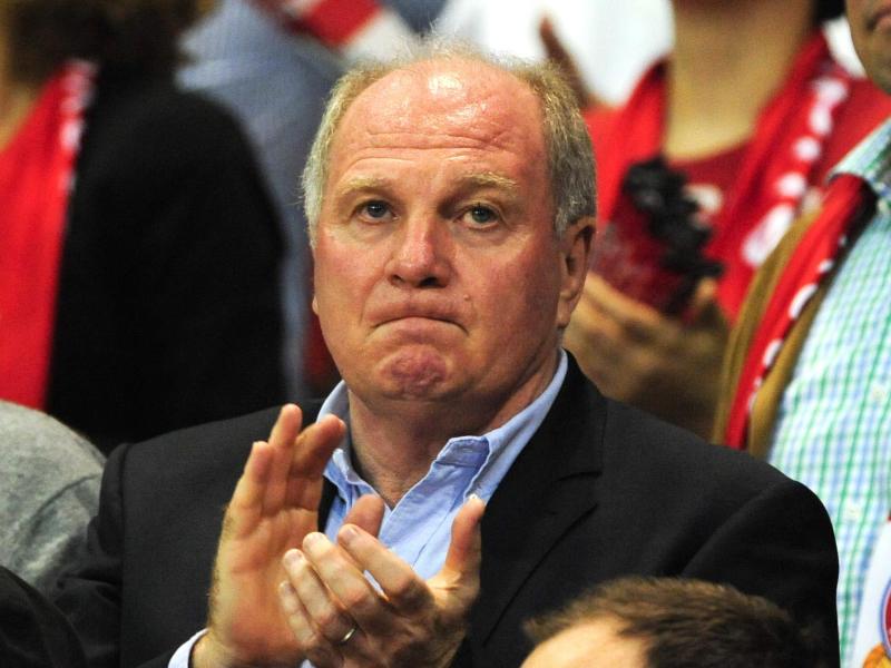 Auf einen Besuch beim Spiel des FC Bayern München gegen Arsenal möchte Uli Hoeneß nicht verzichten. Foto: Lukas Barth Auf einen Besuch beim Spiel des FC Bayern München gegen Arsenal möchte Uli Hoeneß nicht verzichten. Foto: Lukas Barth