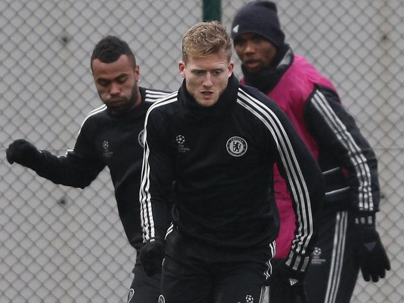 André Schürle (M.) fühlt sich beim FC Chelsea sehr wohl André Schürle (M.) fühlt sich beim FC Chelsea sehr wohl