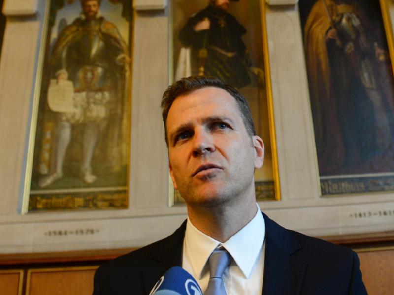 Oliver Bierhoff glaubt an eine rechtzeitige Genesung von Mario Gomez und Mesut Özil. Foto: Arne Dedert Oliver Bierhoff glaubt an eine rechtzeitige Genesung von Mario Gomez und Mesut Özil. Foto: Arne Dedert