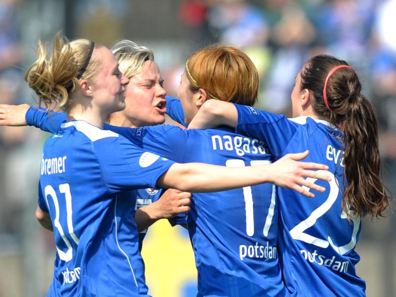 Die Spielerinnen von Turbine Potsdam feierte einen lockeren 4:1-Heimsieg. Foto: Oliver Mehlis