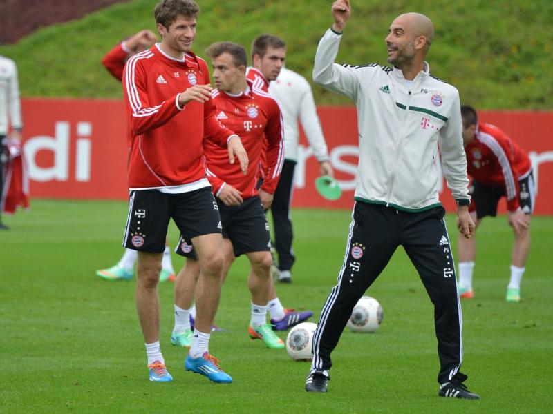 Trainer Pep Guardiola (r.) versammelte in München seine Spieler zum Abschlusstraining vor dem Abflug Trainer Pep Guardiola (r.) versammelte in München seine Spieler zum Abschlusstraining vor dem Abflug