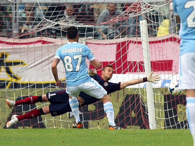 Lazio Roms Antonio Candreva traf per Strafstoß zum 2:0
