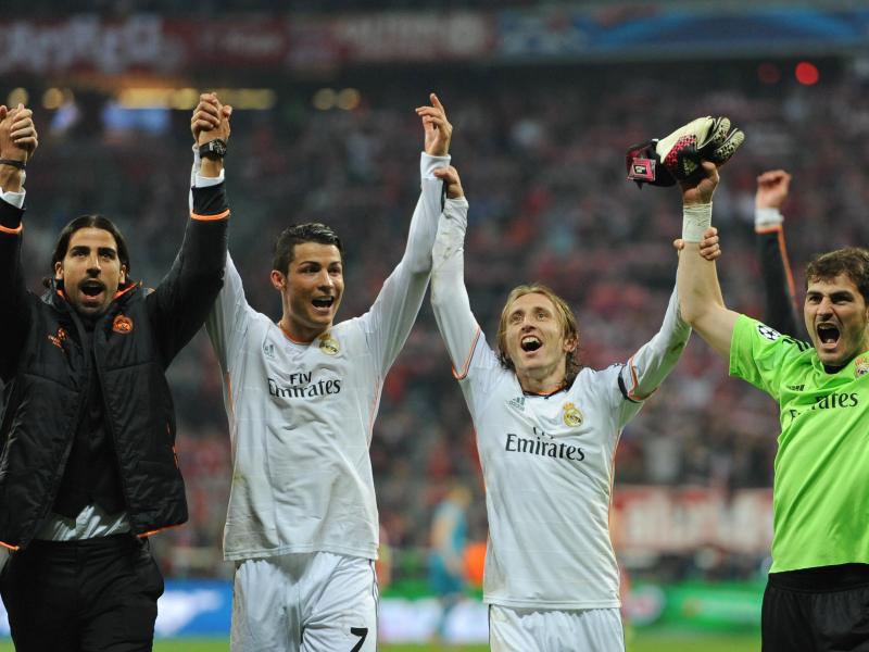 Sami Khedira (l.) ließ sich in München mit dem Team von den Real-Fans feiern Sami Khedira (l.) ließ sich in München mit dem Team von den Real-Fans feiern