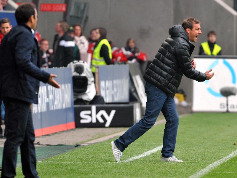 Das Team von Markus Weinzierl (r) hat immer noch Chancen auf einen Europa-League-Platz Das Team von Markus Weinzierl (r) hat immer noch Chancen auf einen Europa-League-Platz