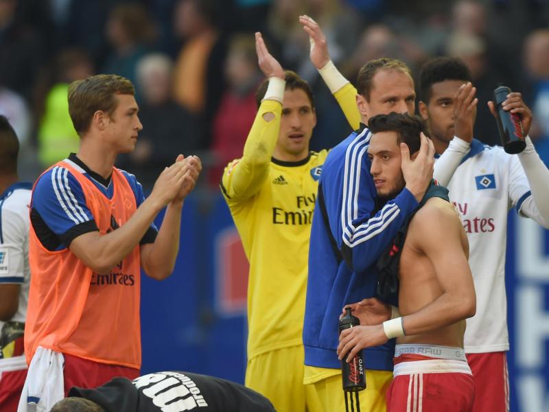 Die HSV-Spieler machen sich nach der Niederlage gegen die Bayern Mut für das letzte Saisonspiel