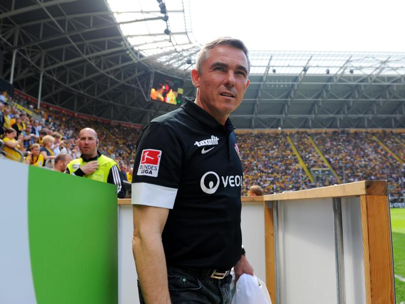 Dresdens Trainer Olaf Janßen will mit seinem Team gegen Bielefeld gewinnen