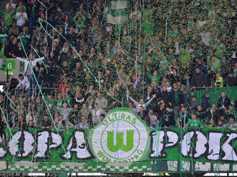 Zumindest die Wolfsburger Fans freuten sich über das Erreichen der Europa League Zumindest die Wolfsburger Fans freuten sich über das Erreichen der Europa League