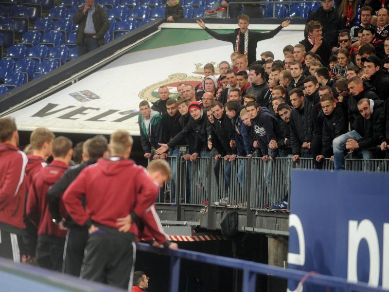 Nach dem Abstieg ließen einige Nürnberger Fans ihren Frust auf der Heimfahrt raus Nach dem Abstieg ließen einige Nürnberger Fans ihren Frust auf der Heimfahrt raus
