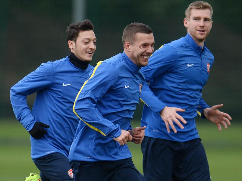 Mesut Özil, Lukas Podolski und Per Mertesacker (v.l.) wollen mit Arsenal den FA-Cup gewinnen