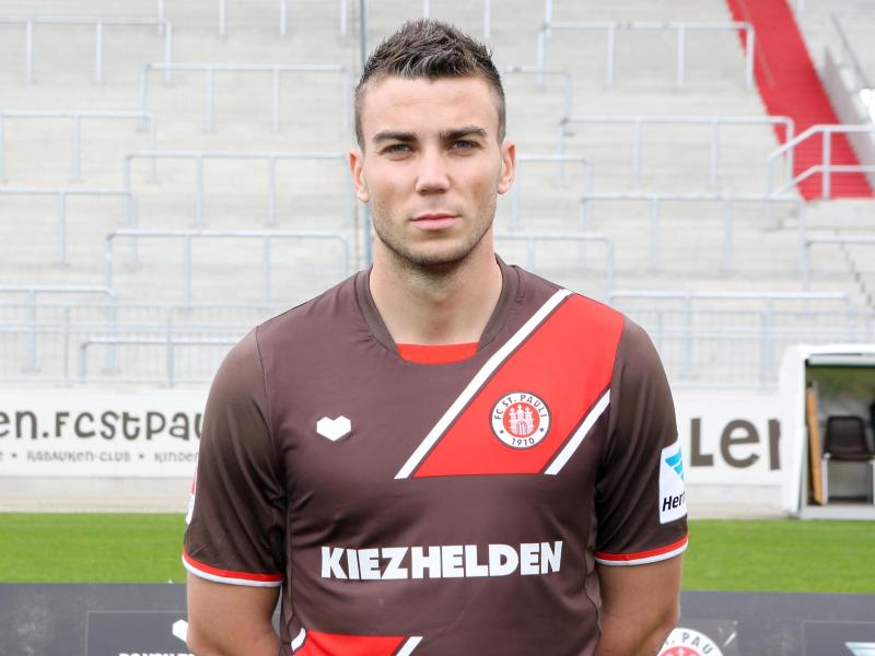 Dennis Daube bleibt dem FC St. Pauli erhalten Dennis Daube bleibt dem FC St. Pauli erhalten