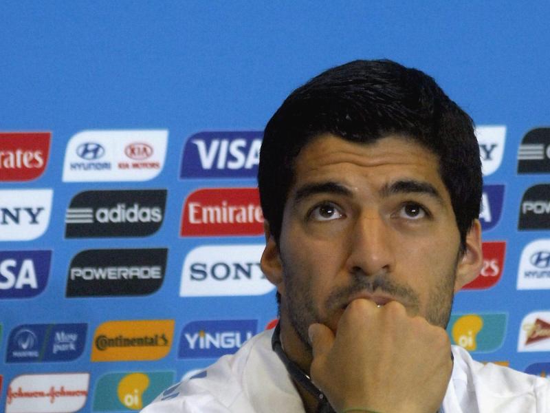 Luis Suárez wurde für vier Monate von allen Fußball-Aktivitäten ausgeschlossen