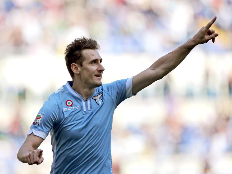 Miroslav Klose spielt mit Lazio zum Saisonauftakt beim AC Mailand