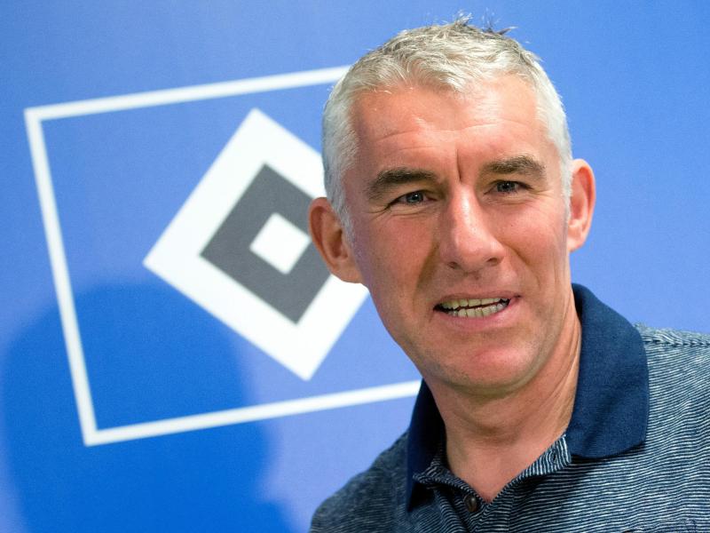 Mirko Slomka ist knapp drei Wochen vor Saisonstart guter Dinge Mirko Slomka ist knapp drei Wochen vor Saisonstart guter Dinge