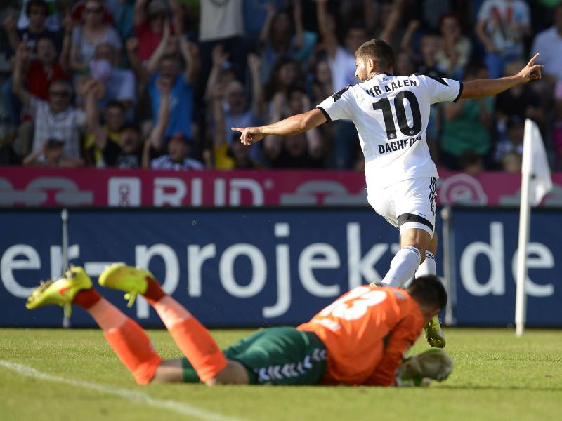 Der Aalener Nejmeddin Daghfous (r) erzielte in der 13. Minute das 1:0